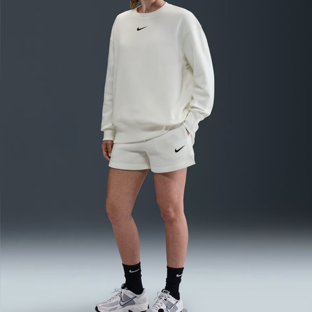 ☑️🚹Nike Men's Classic White Crewneck Sweater - Picture 4 of 17